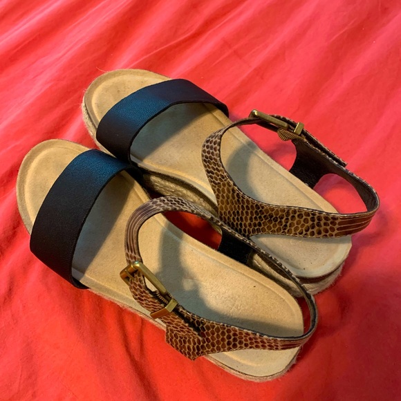 Sandals - Picture 2 of 4